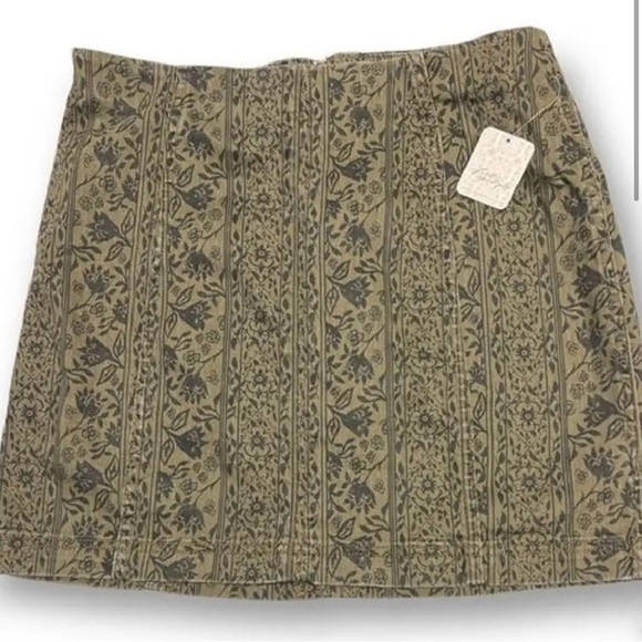 Free People Modern Femme Denim Mini
Skirt In Dusty Army Combo, Size 6 - NWT - Picture 2 of 3